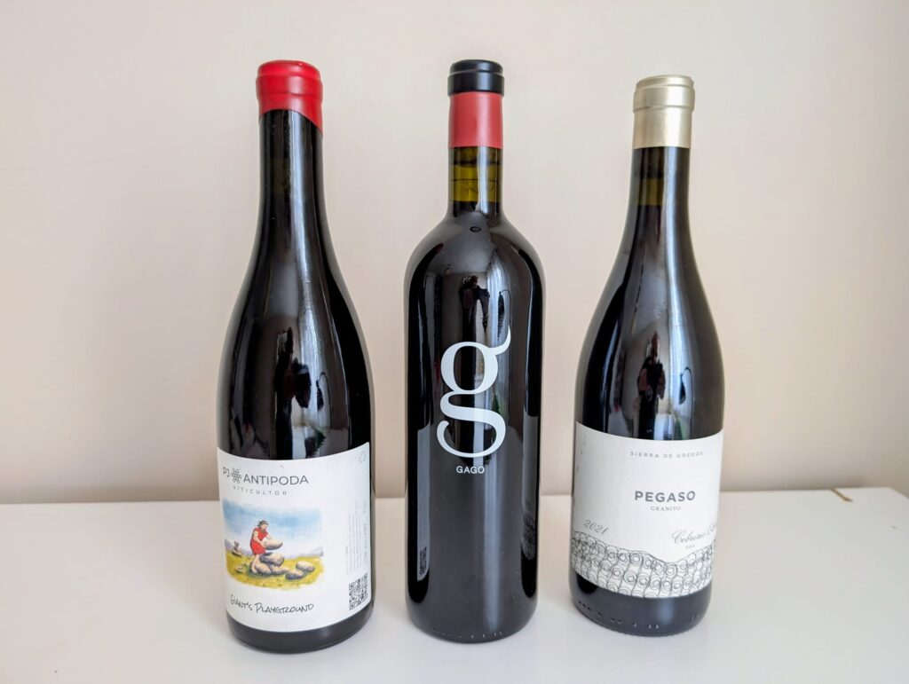 Tres botellas vino diferentes precios calidad Gredos garnacha granito comparativa rango precio